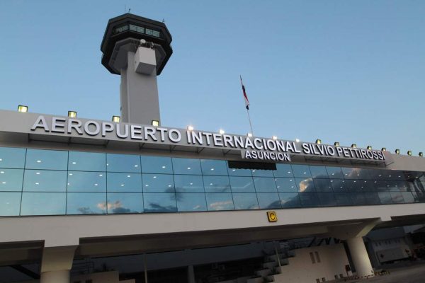 Blick auf den Aeropuerto Internacional Silvio Pettirossi - der Ausgangspunkt unserer professionellen Abholservice für Ihre Entdeckungsreise durch Paraguay.